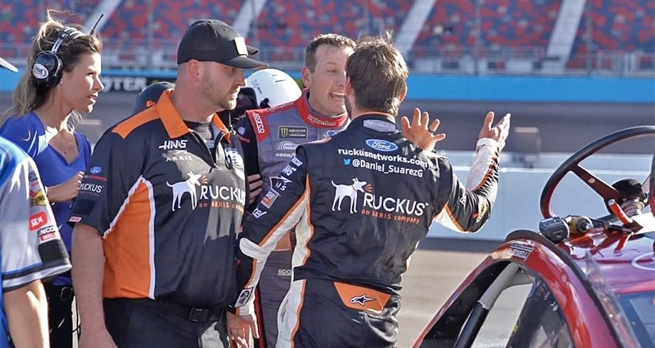 suarez-mcdowell-phoenix-fight-upclose11-922x490